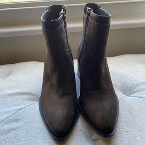 NWOT Vince Camuto Booties